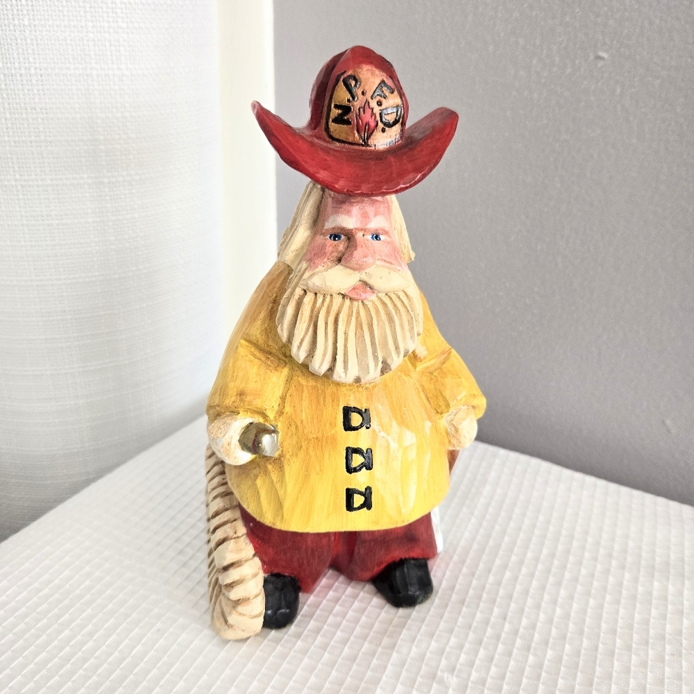 Kurt Adler Santa Claus North Pole Fire Depart Figurine Painted Resin Wood Look